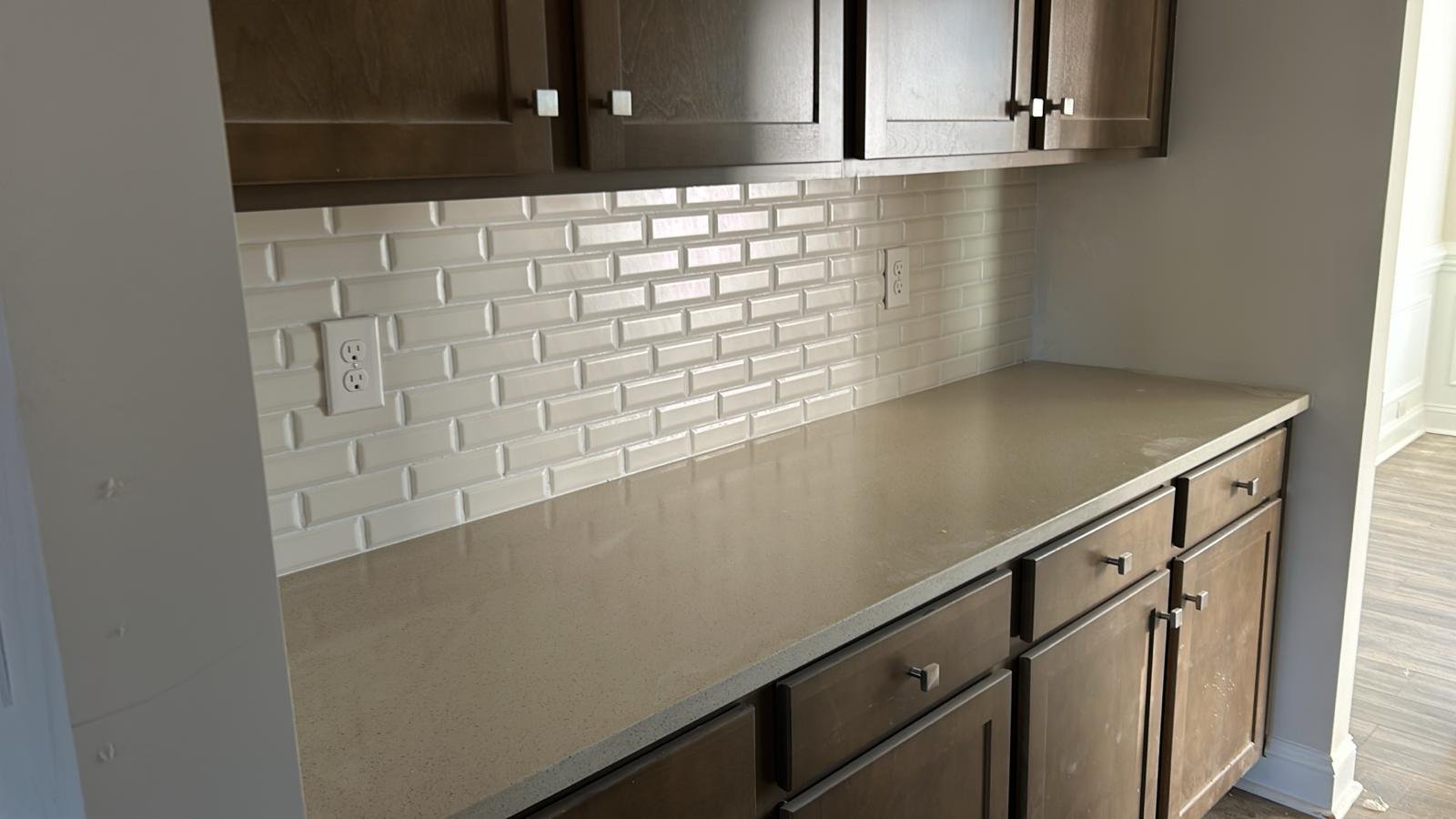 White subway backsplash on the countertop