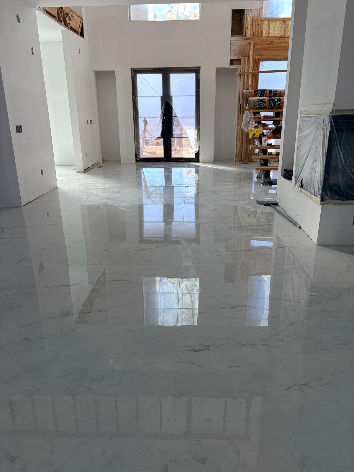 Mirror-finish polished porcelain