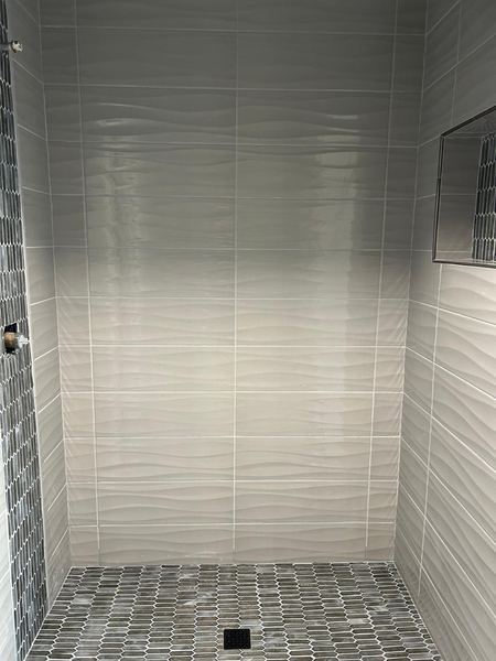 Shower with 3D wave wall tile
